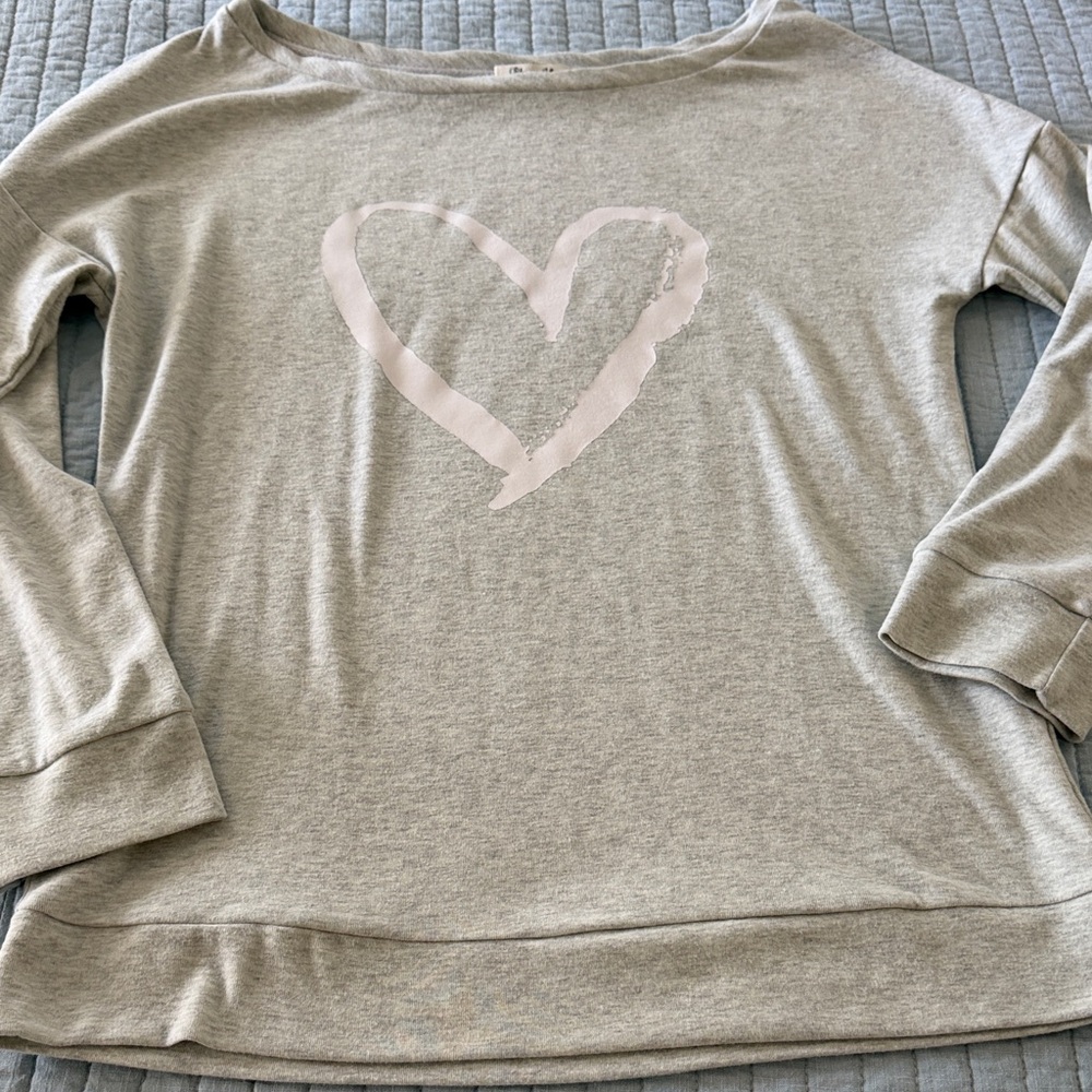 Light Gray Heart Graphic Scoop Neck Sweater